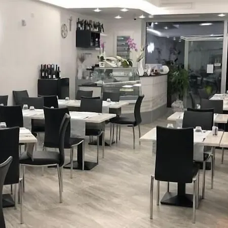 Brezza Marina & Ristorante Shoreline 4*