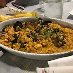 Brezza Marina & Ristorante Shoreline B&B 포쟐로