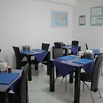 Brezza Marina & Ristorante Shoreline B&B 포쟐로