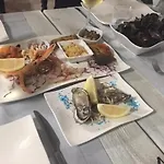Brezza Marina & Ristorante Shoreline B&B 포쟐로