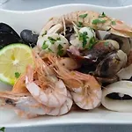 Brezza Marina & Ristorante Shoreline B&B 4*
