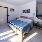 Brezza Marina & Ristorante Shoreline B&B