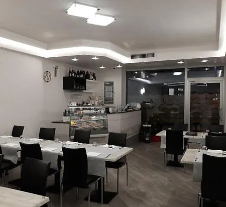 Brezza Marina & Ristorante Shoreline Panzió 4*