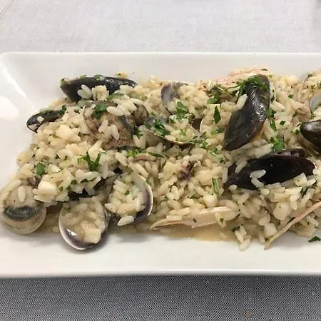 مبيت وإفطار بريزا مارينا فندق مبيت وإفطار 3*