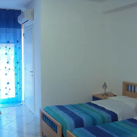مبيت وإفطار بريزا مارينا فندق مبيت وإفطار 3*