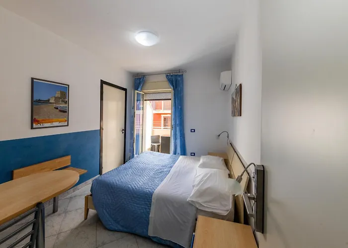 Brezza Marina & Ristorante Shoreline 4*